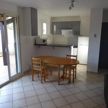 Cap D'agde, 3 Pieces, 6 Personnes - Fr-1-723-74 Lägenhet